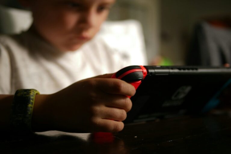 Warning Signs Child Addicted Video Games