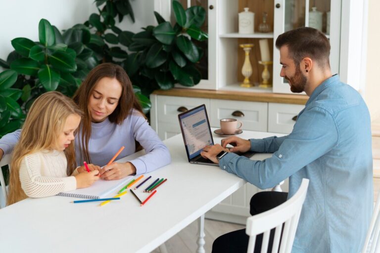 Digital detox plans for working parents