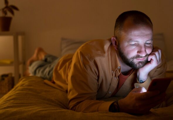 break the habit of scrolling at night
