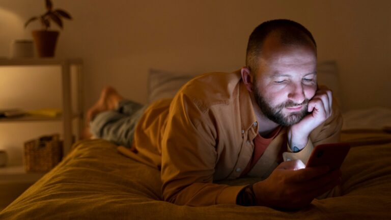 break the habit of scrolling at night